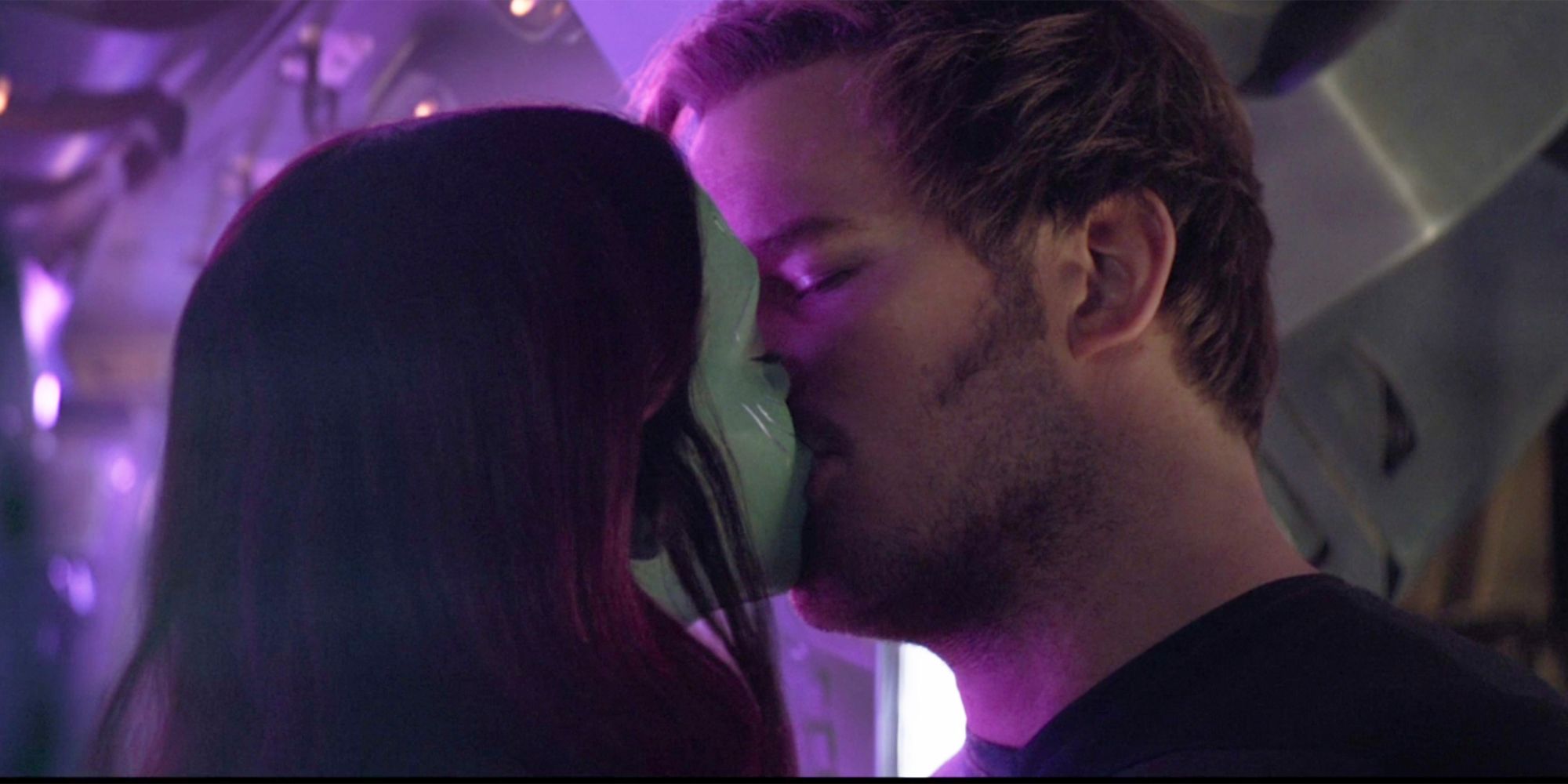Avengers Infinity War Star Lord Chris Pratt Gamora Zoe Saldana Kiss