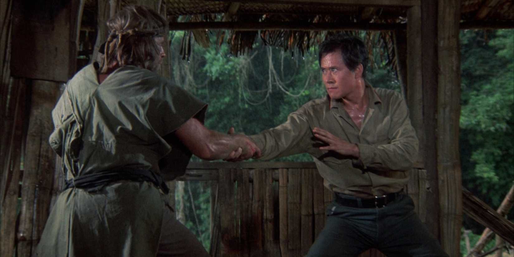 Chuck Norris em cena de Missing In Action 2