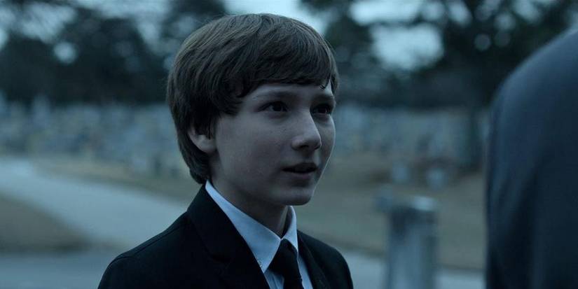 Jonah talking to someone offscreen in Ozark.