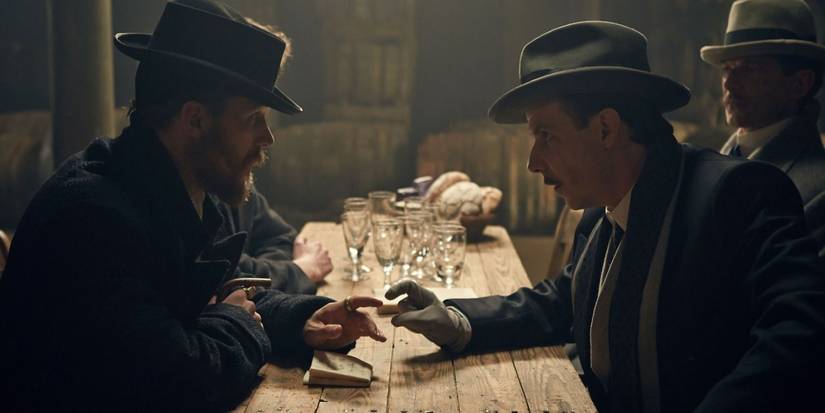 Alfie Solomons e Darby Sabini se encontram e conspiram contra Tommy Shelby em Peaky Blinders