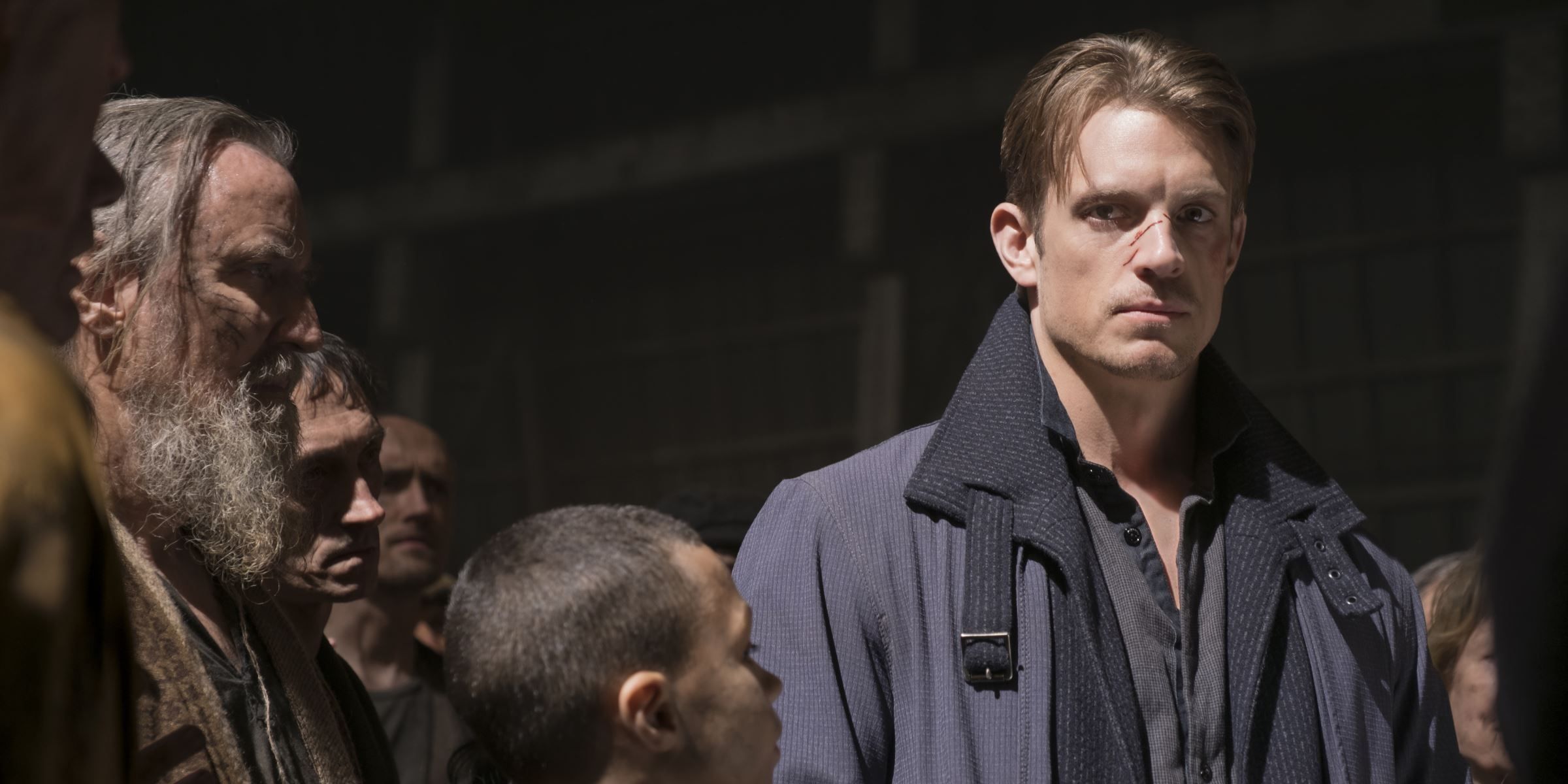 5 Reasons Why Altered Carbon Is The Best SciFi Show On Netflix (& 5 Why Its The 100)