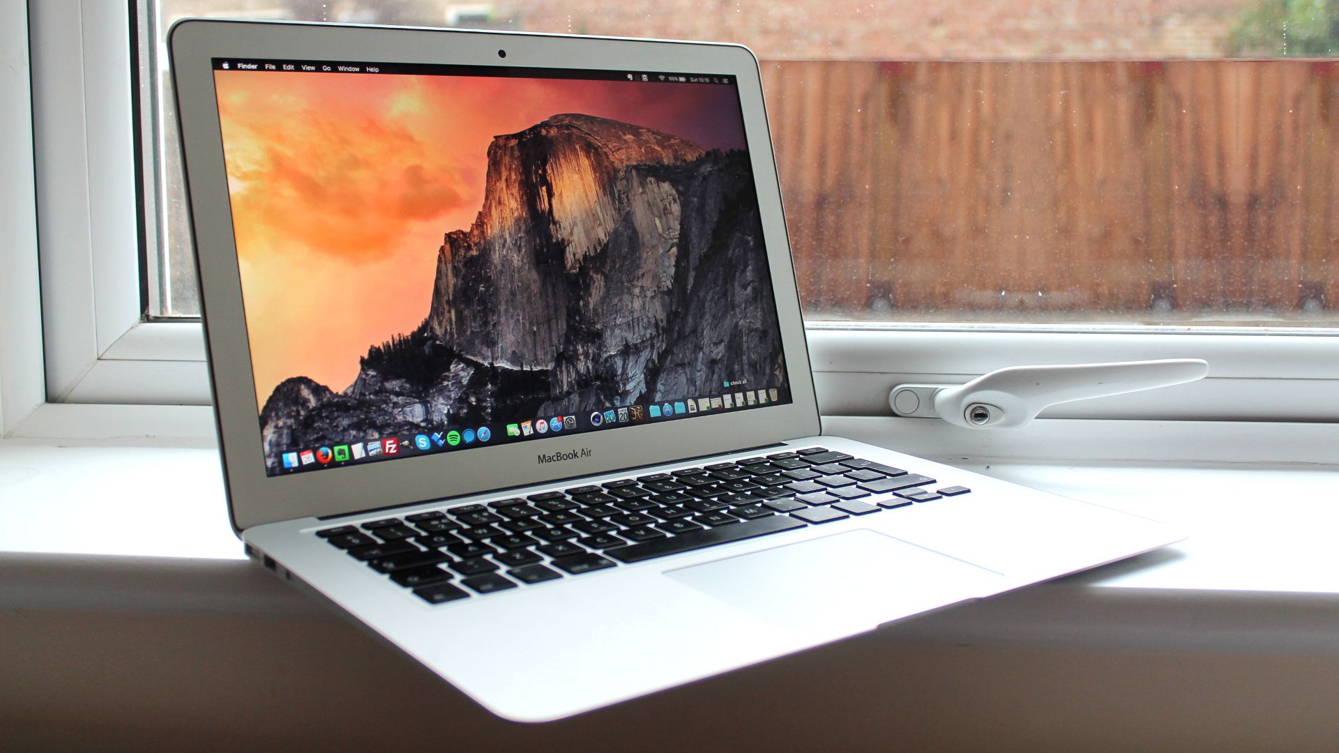 Apple MacBook Air 13-inch (2017 Model) c