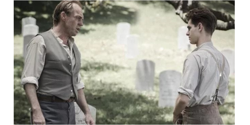 Hugo Weaving's 10 Best Movies, Ranked According To Rotten Tomatoes