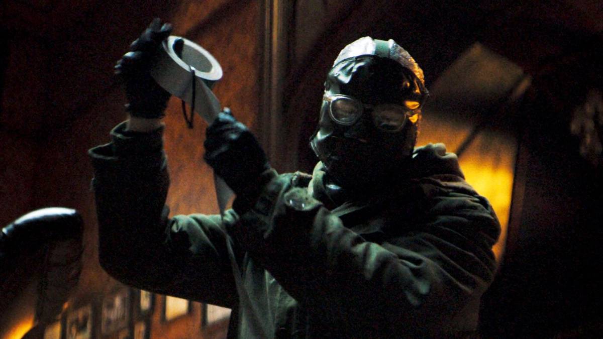 The Batman Theory Claims Movie Villain Riddler Has A Military Past