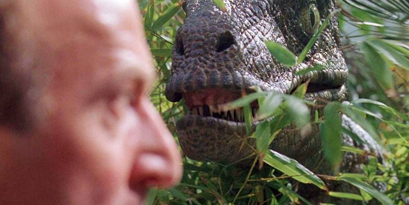 Velociraptor-and-Muldoon-in-Jurassic-Park.jpg
