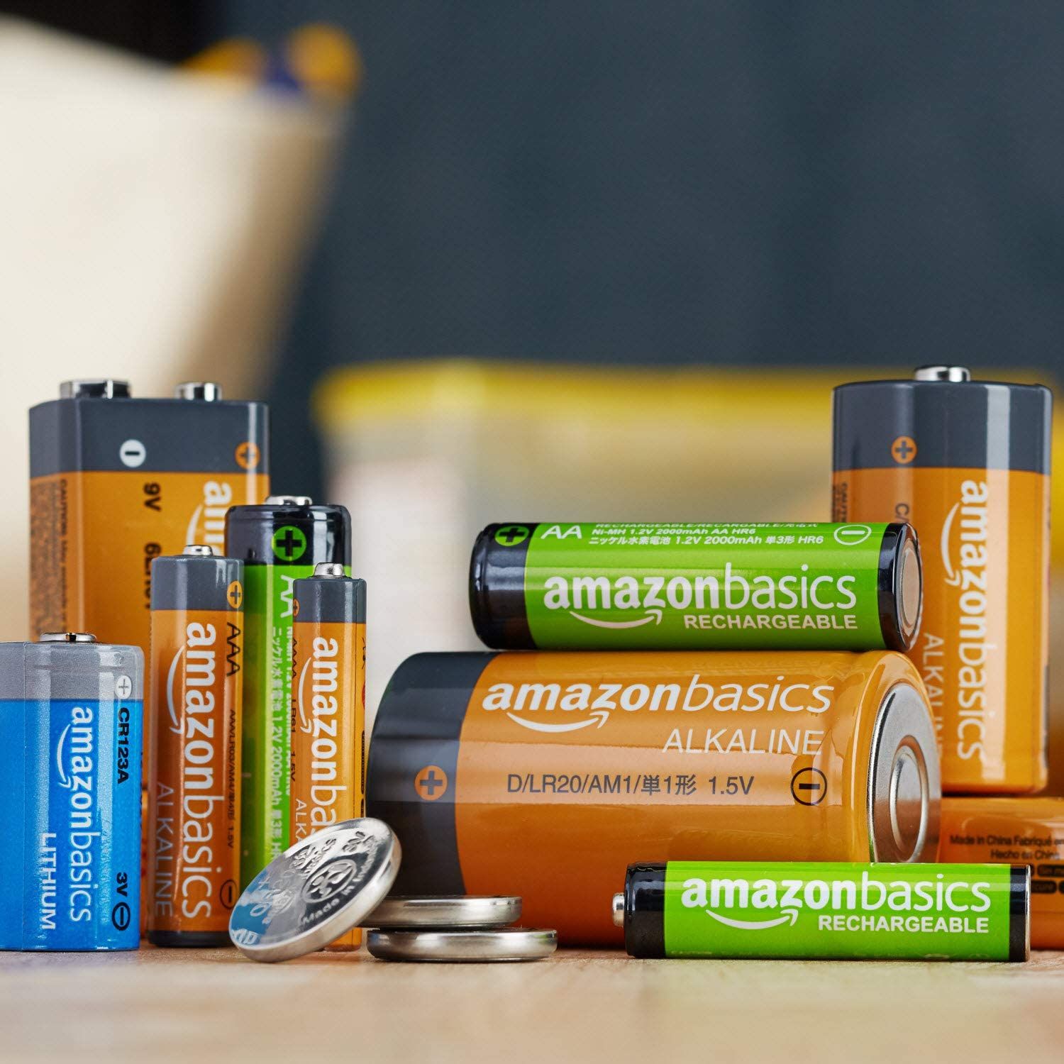 AmazonBasics 4 Pack AA High-Performance Alkaline Batteries c
