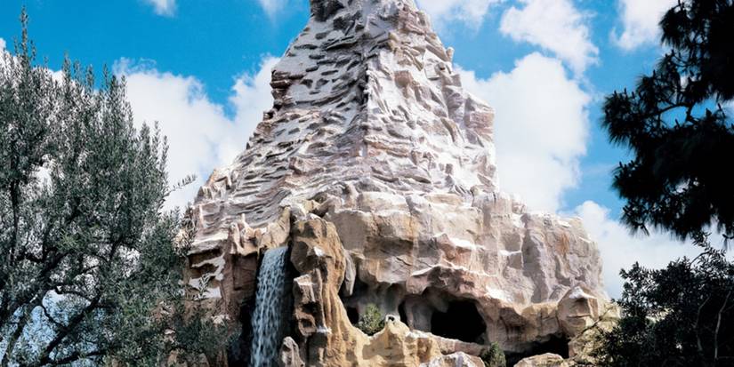 Disney: The 10 Most Iconic Rides In Disney Park History