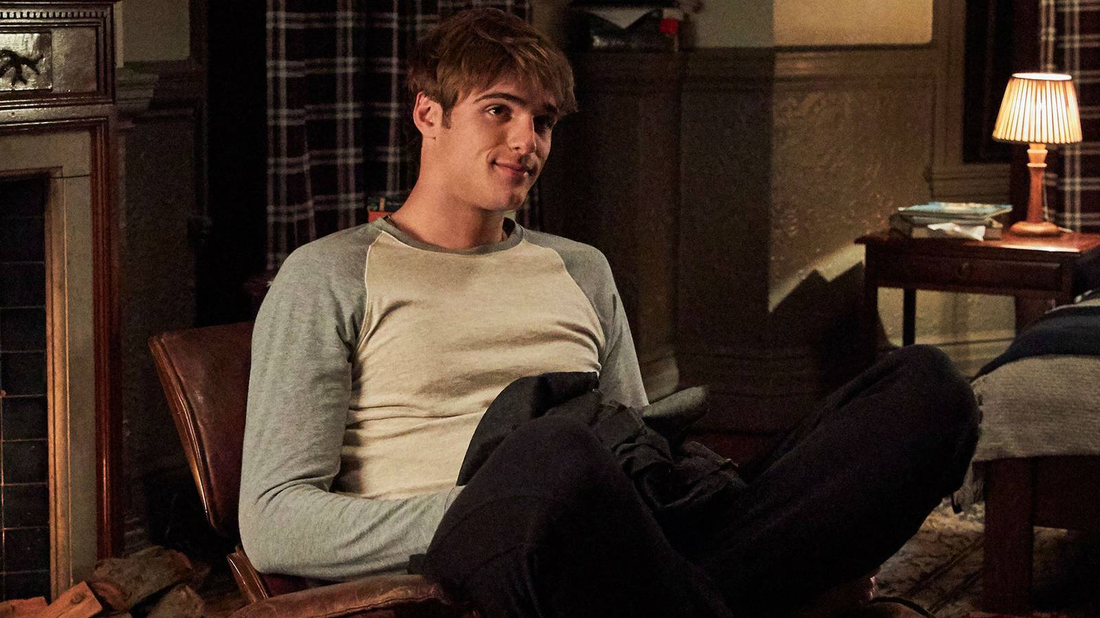 Jacob Elordi Fought Netflix Over Smoking In The Kissing Booth Movies