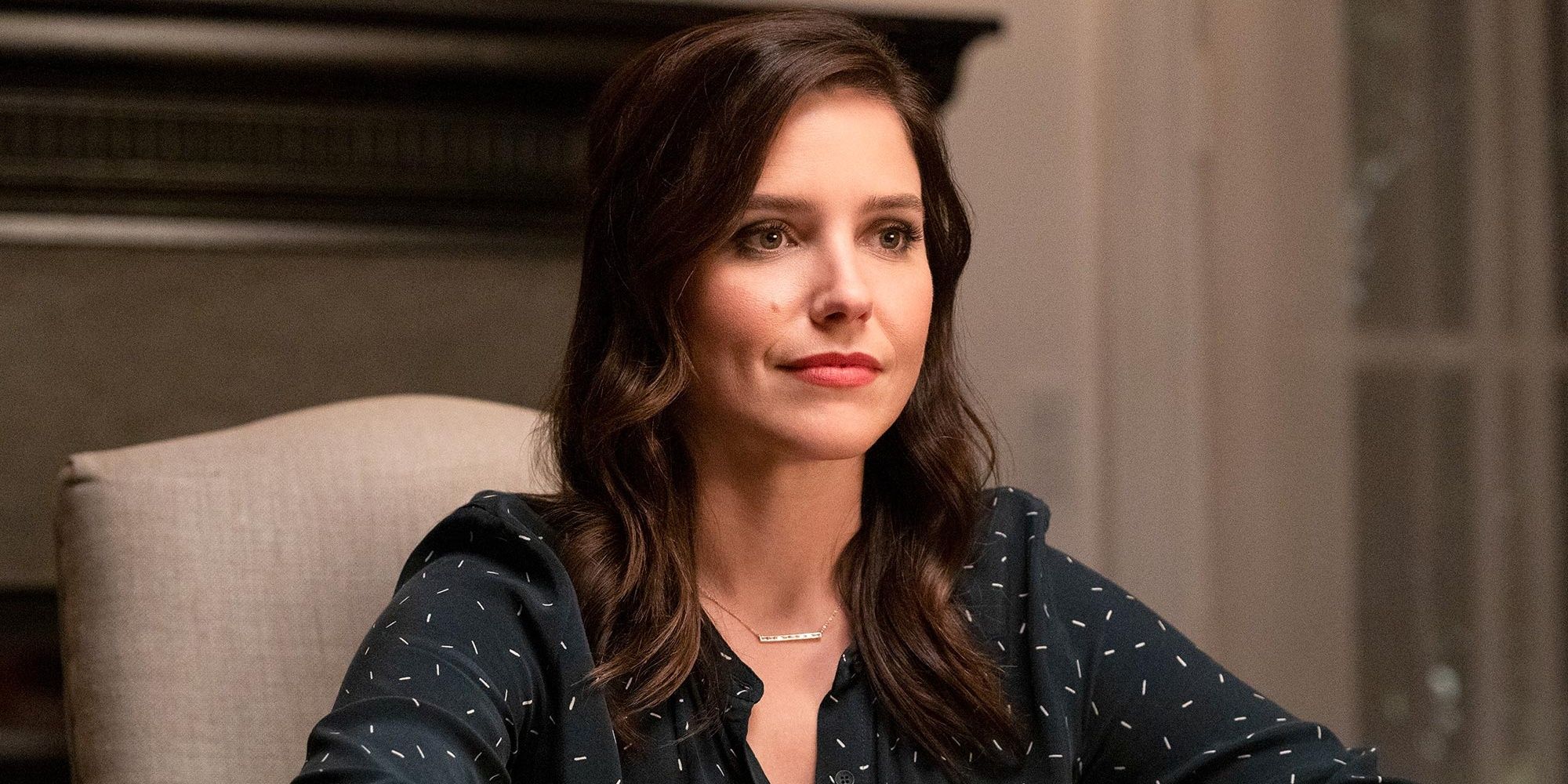 Veronica (Sophia Bush) sitting and staring ahead in the Hulu drama Love, Victor