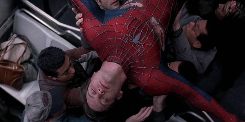 Passageiros descobrem a identidade do Homem-Aranha em Homem-Aranha 2