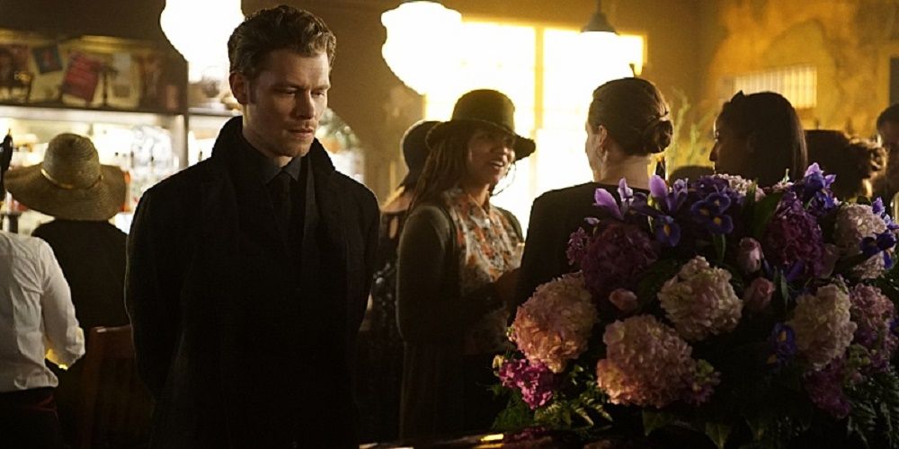 5 Reasons Klaus Should Appear In The Vampire Diaries Legacies (& 5 He Shouldnt)