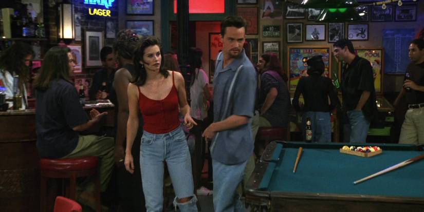 Friends: 10 Most Memorable Scenes In Central Perk