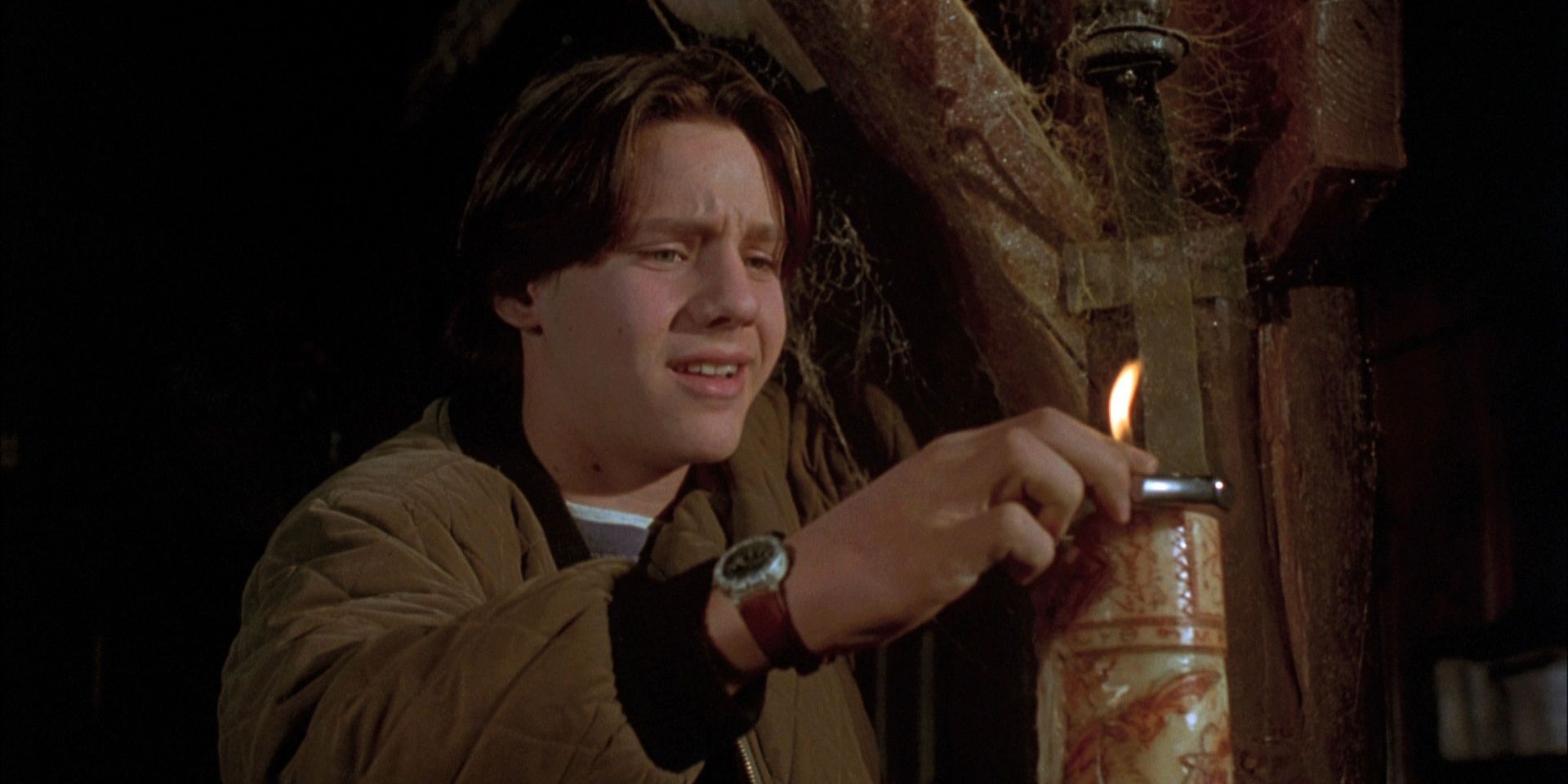 Max lighting the Black Flame Candle in Hocus Pocus