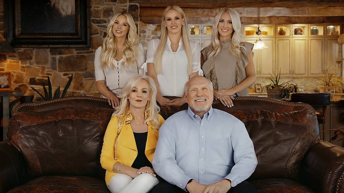 The Bradshaw Bunch Set to Return for Second Season on October 6
