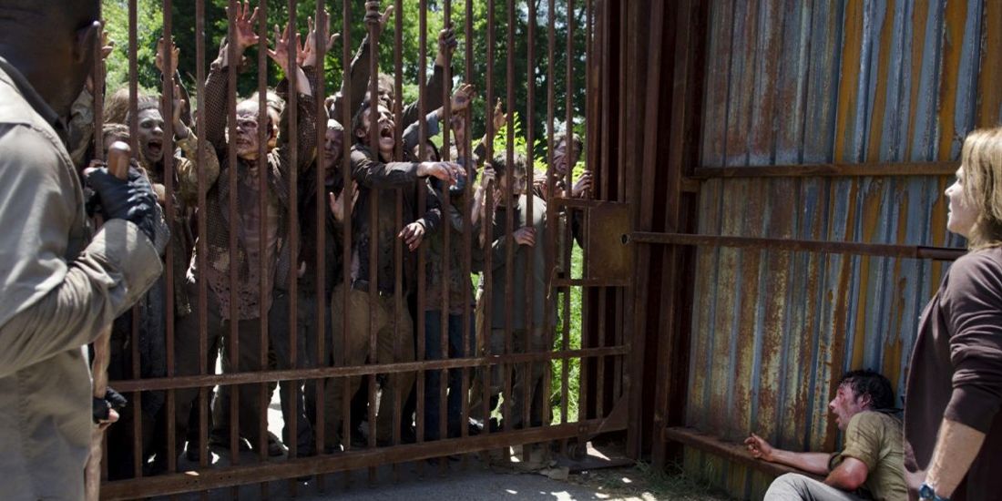 The Walking Dead 10 Things About Alexandria That Dont Make Sense