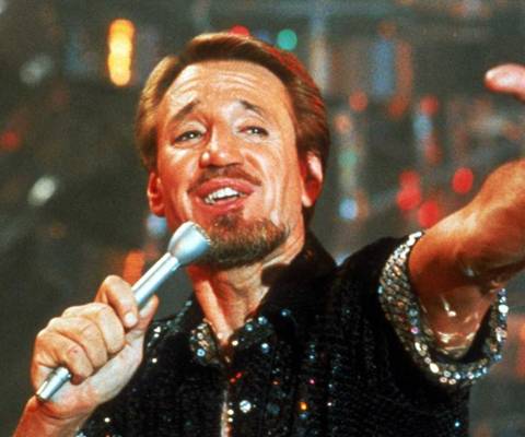Roy Scheider as Joe Gideon singing on stage in All That Jazz