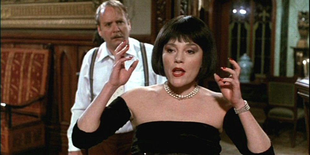 5 Ways Clue Is The Best Murder Mystery Movie (& 5 Its Knives Out)