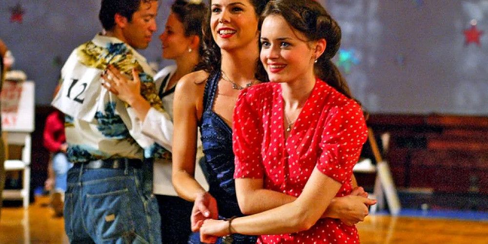 rory and lorelai gilmore at a dance on gilmore girls