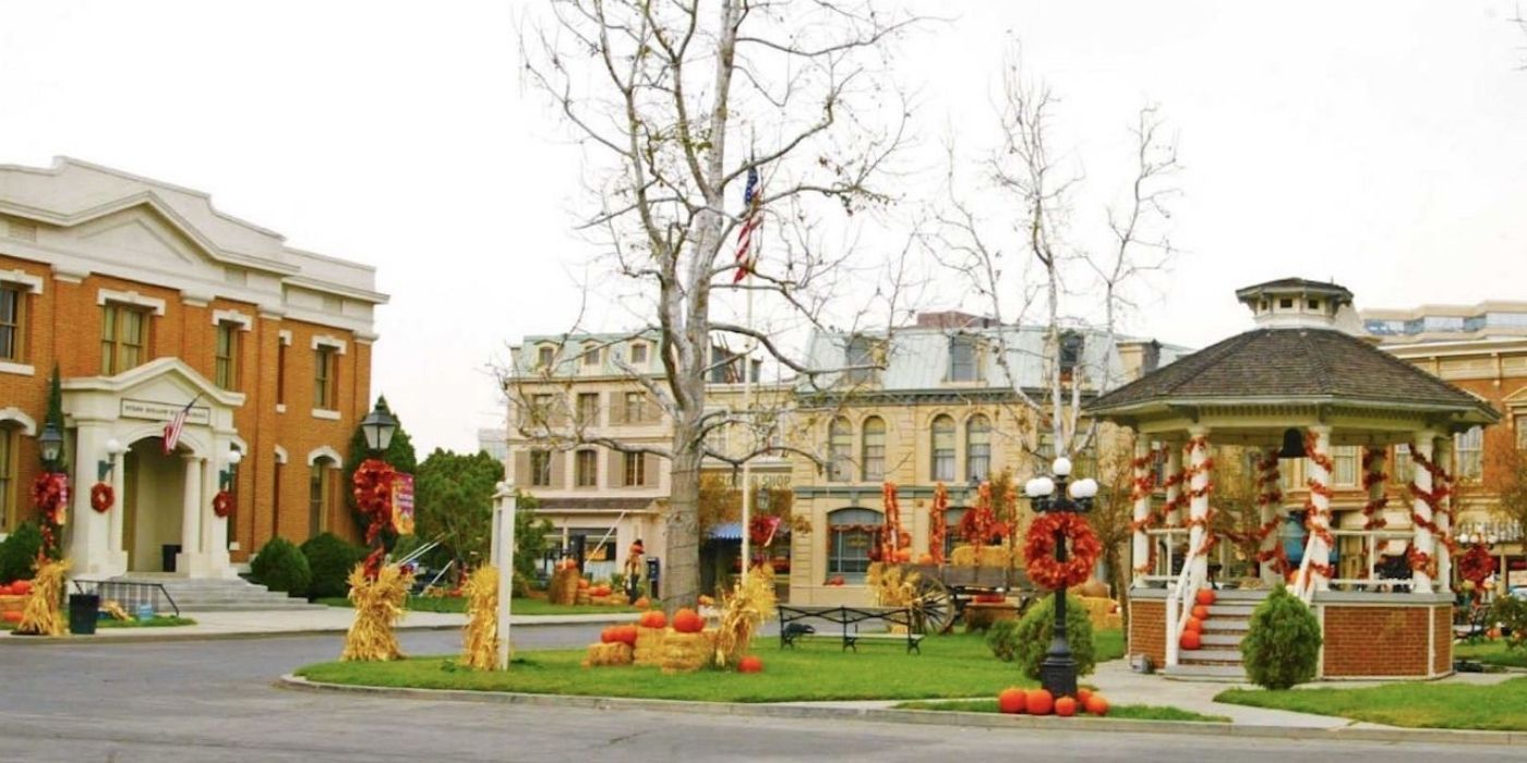 stars hollow view of the town square gilmore girls