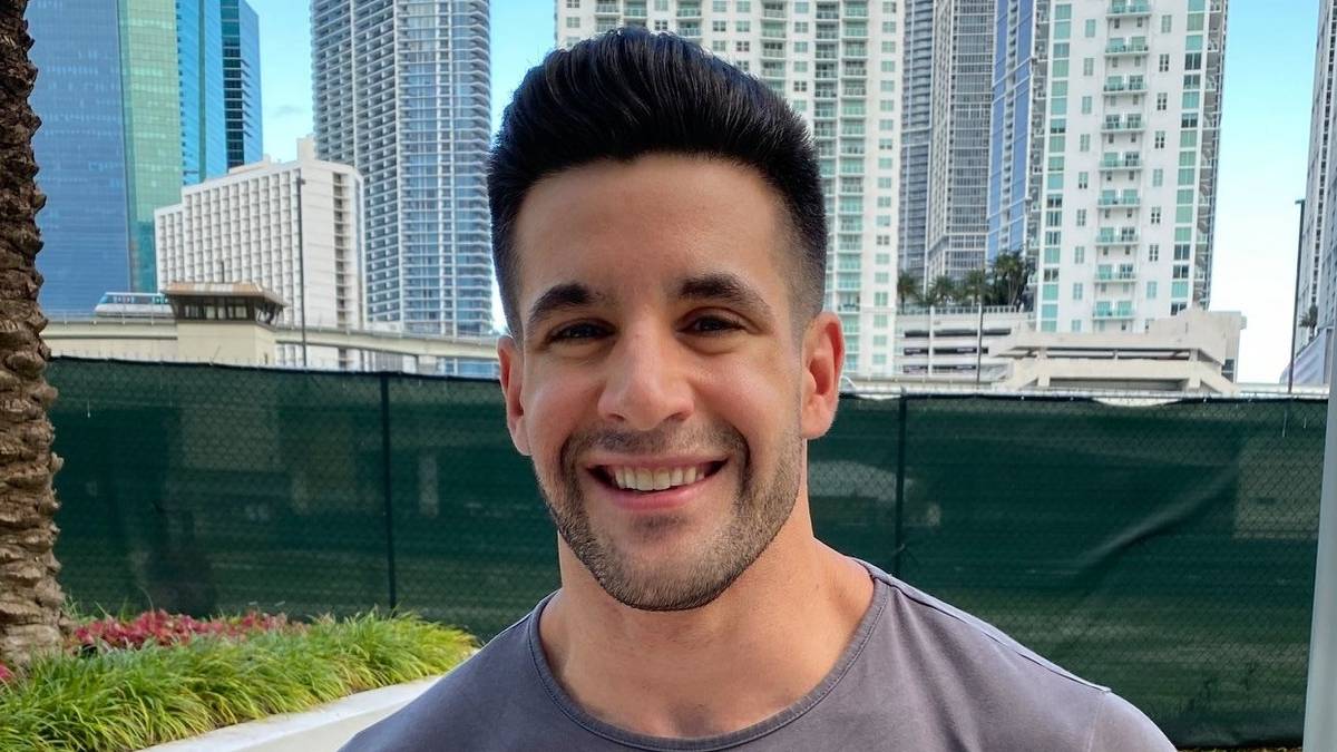 The Bachelorette: Ed Waisbrot Jokes About No Screen Time On Instagram