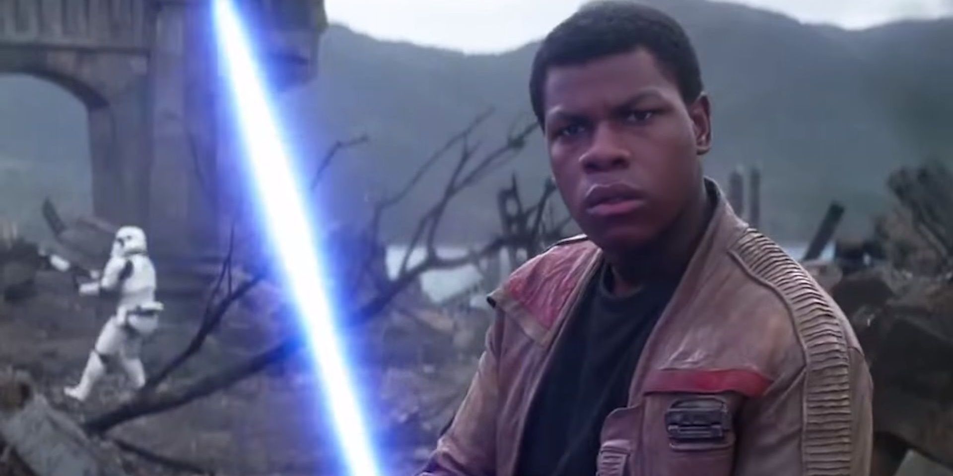 Finn com um sabre de luz em Star Wars O Despertar da Força
