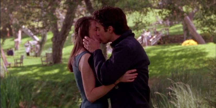 Rory and Jess kissing at Sookie's wedding on Gilmore Girls