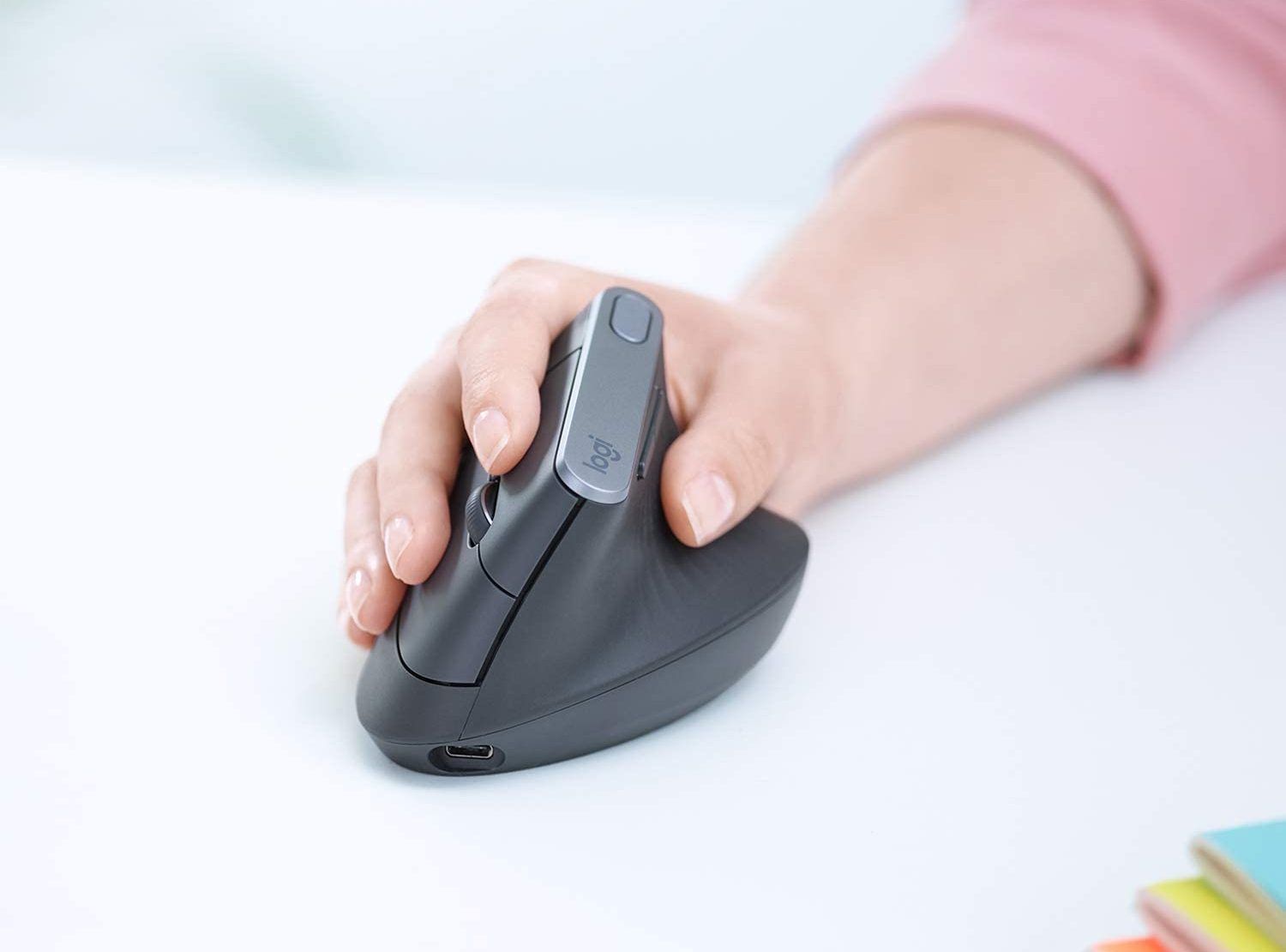 LogitechMXVertical-2