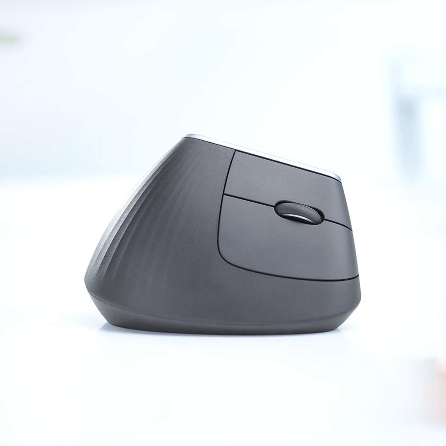 LogitechMXVertical-3