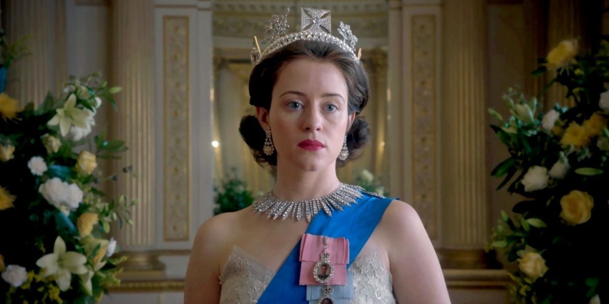Claire Foy como Rainha Elizabeth na primeira temporada de The Crown