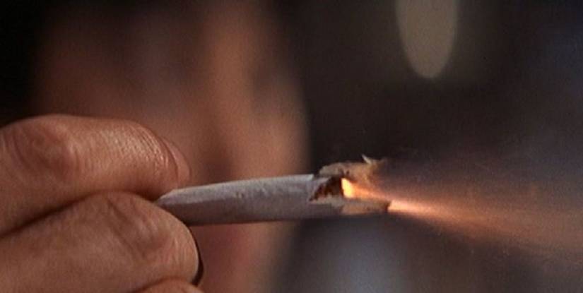 james bond cigarette gun James Bond: Sean Connery's 10 Best Weapons & Gadgets, Ranked james bond cigarette gun James Bond: Sean Connery's 10 Best Weapons & Gadgets, Ranked