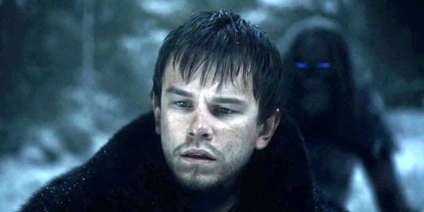 A wight standing behind Waymar Royce in game of thrones