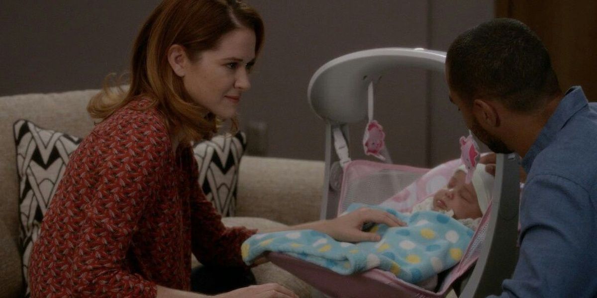 Why Sarah Drew's April Kepner Left Grey's Anatomy Season 14 (& Came Back In Season 17)