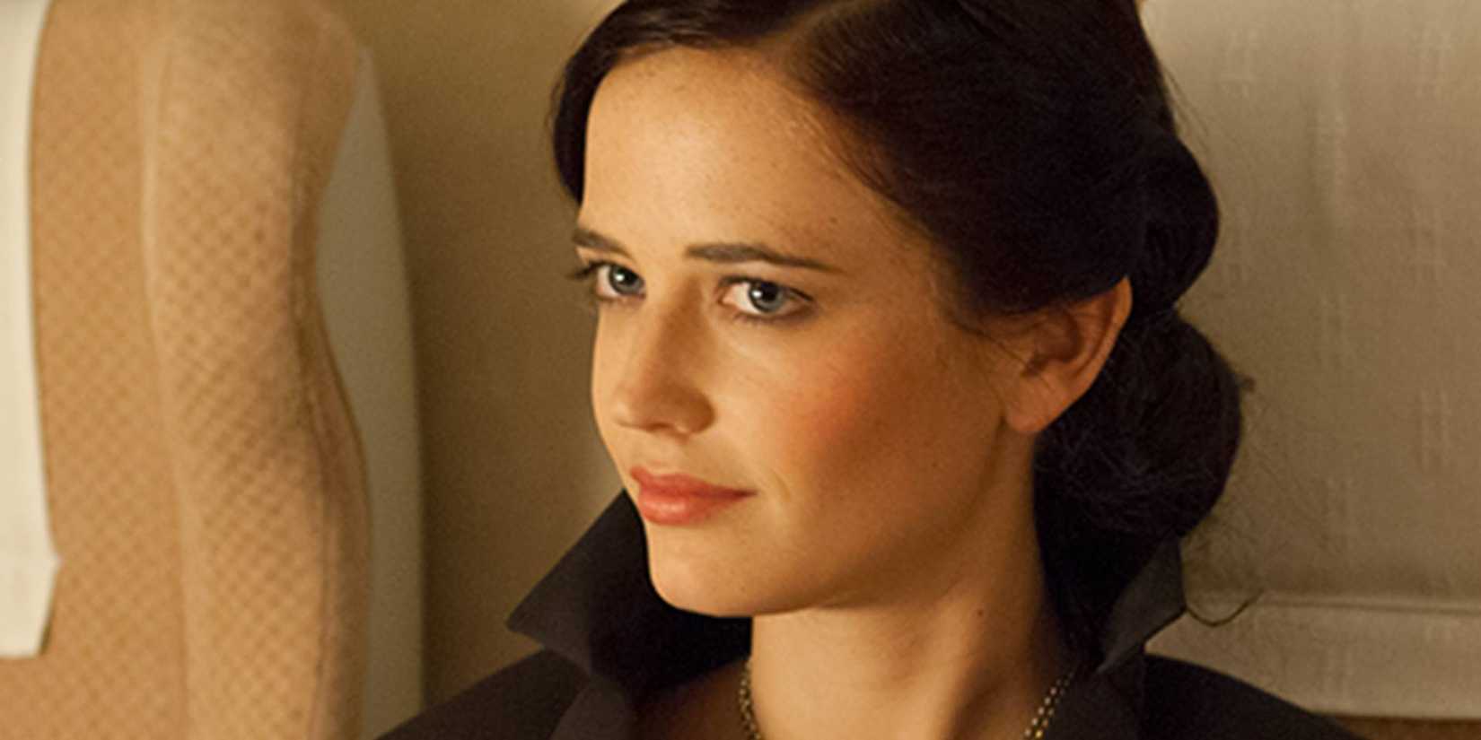 Eva Green as Vesper Lynd sitting on a train in Casino Royale