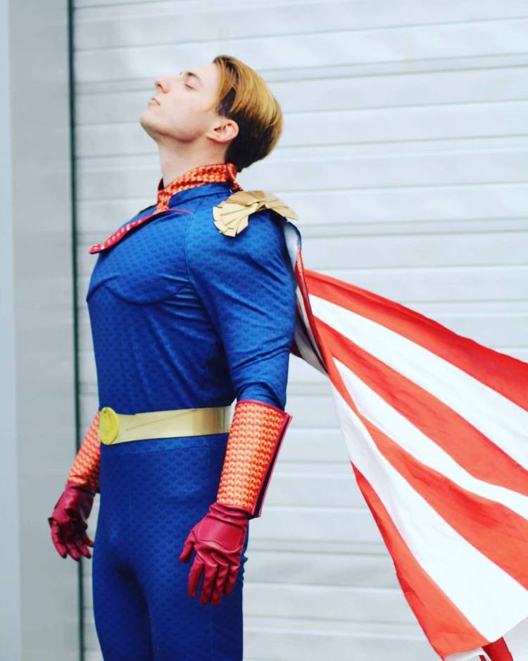 The Boys: 10 Homelander Cosplay That Look Just Like The Show