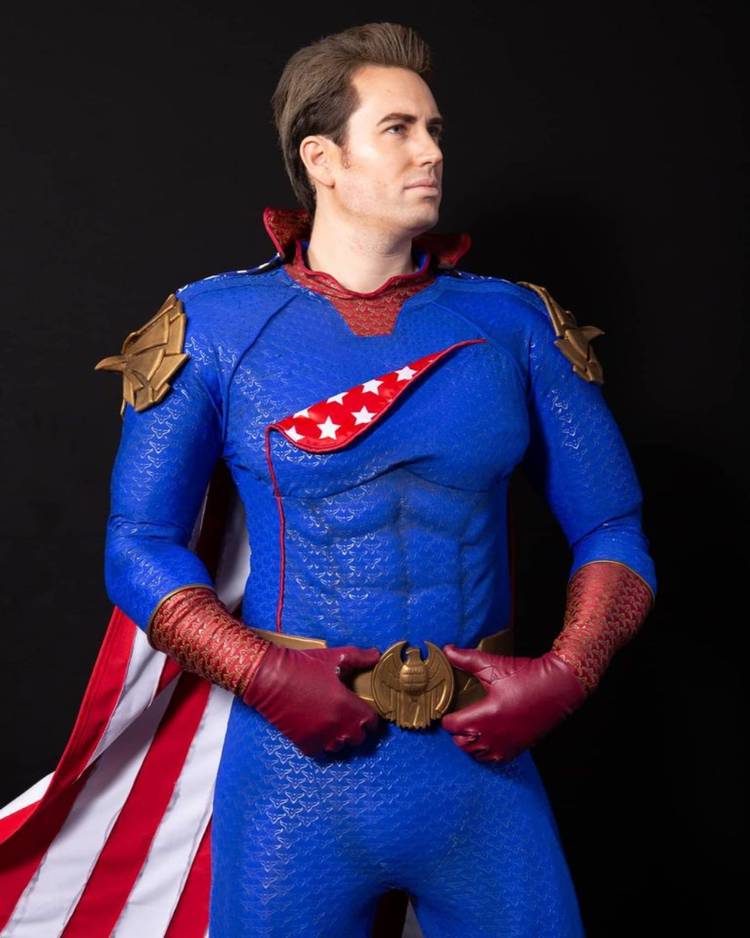 The Boys: 10 Homelander Cosplay That Look Just Like The Show