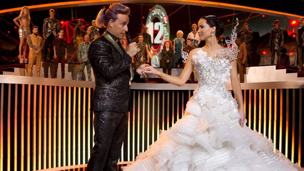 Hunger Games Cosplayer Recreates Katniss Everdeen's Wedding Dress To Celebrate Prequel's Release Hunger Games Cosplayer Recreates Katniss Everdeen's Wedding Dress To Celebrate Prequel's Release