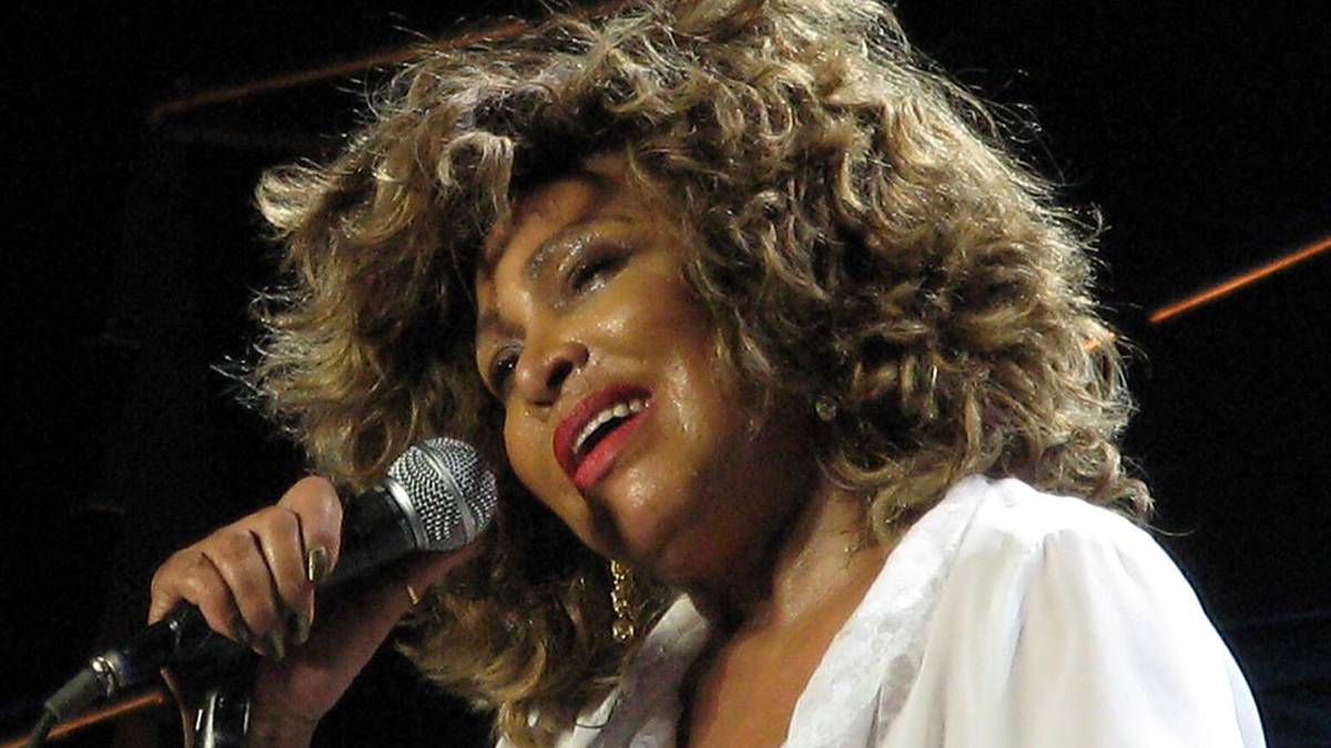 10 Essential Rock Songs By Female Singers
