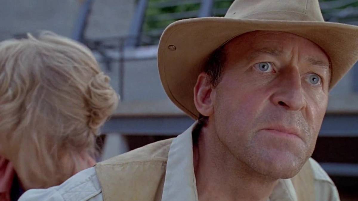 Why Muldoon Died In Jurassic Park (Despite Surviving In The Book)