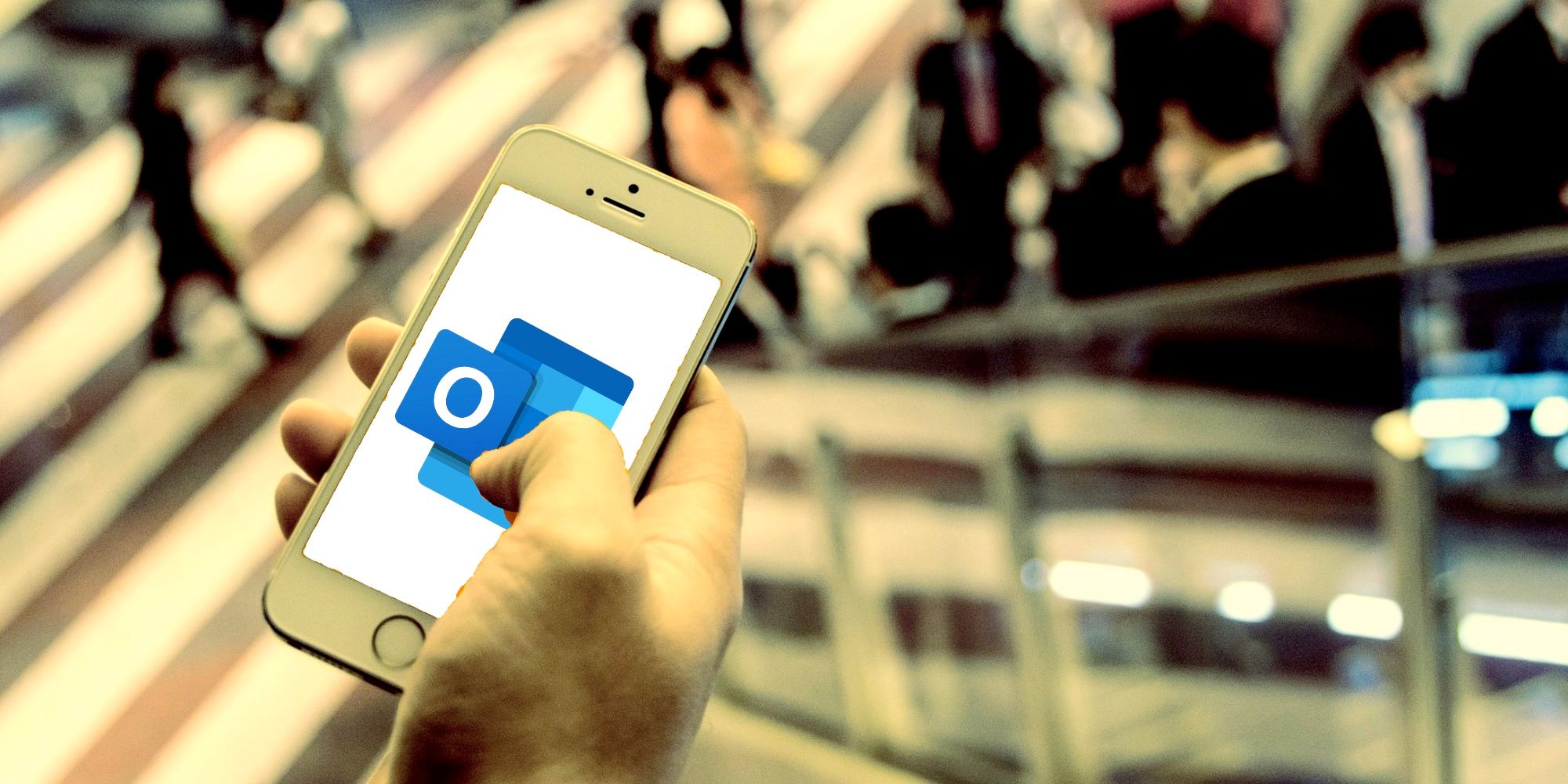 microsoft-outlook-hotmail-outages-spark-thousands-of-user-reports