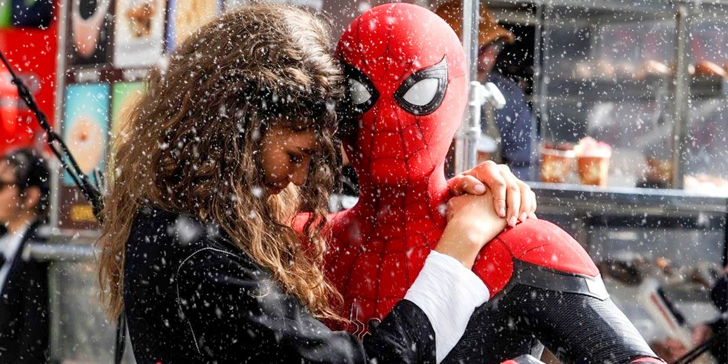 Photos from the Spider-Man 3 set reveal that the MCU sequel takes place at Christmas