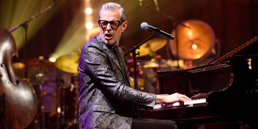 jeff goldblum playing a jazz show