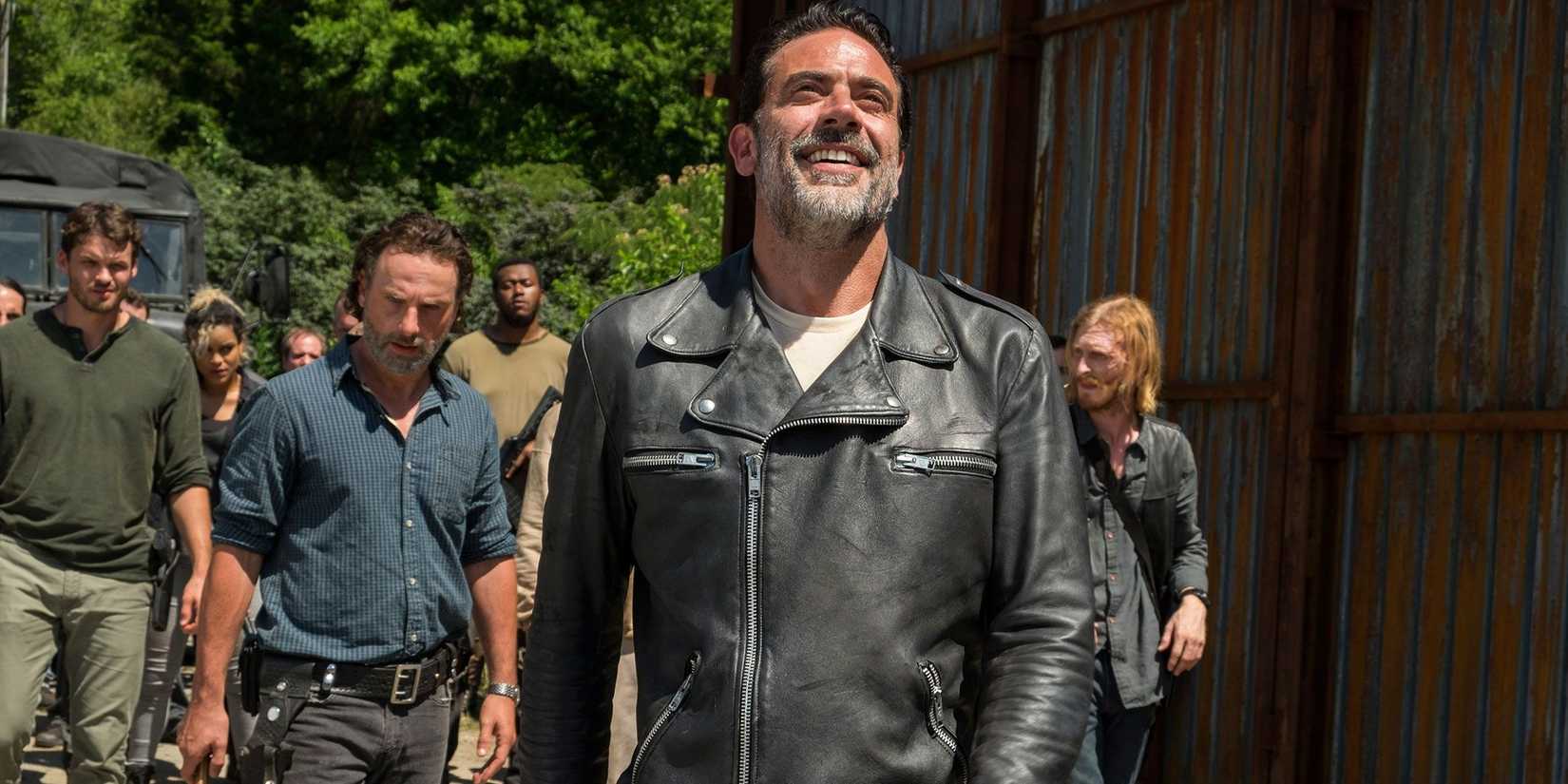 The Walking Dead Almost Cast A Scream Legend As Negan 1 Jeffrey Dean Morgan as Negan smiling as Rick Grimes (Andrew Lincoln) follows behind him with other characters in Alexandria - The Walking Dead