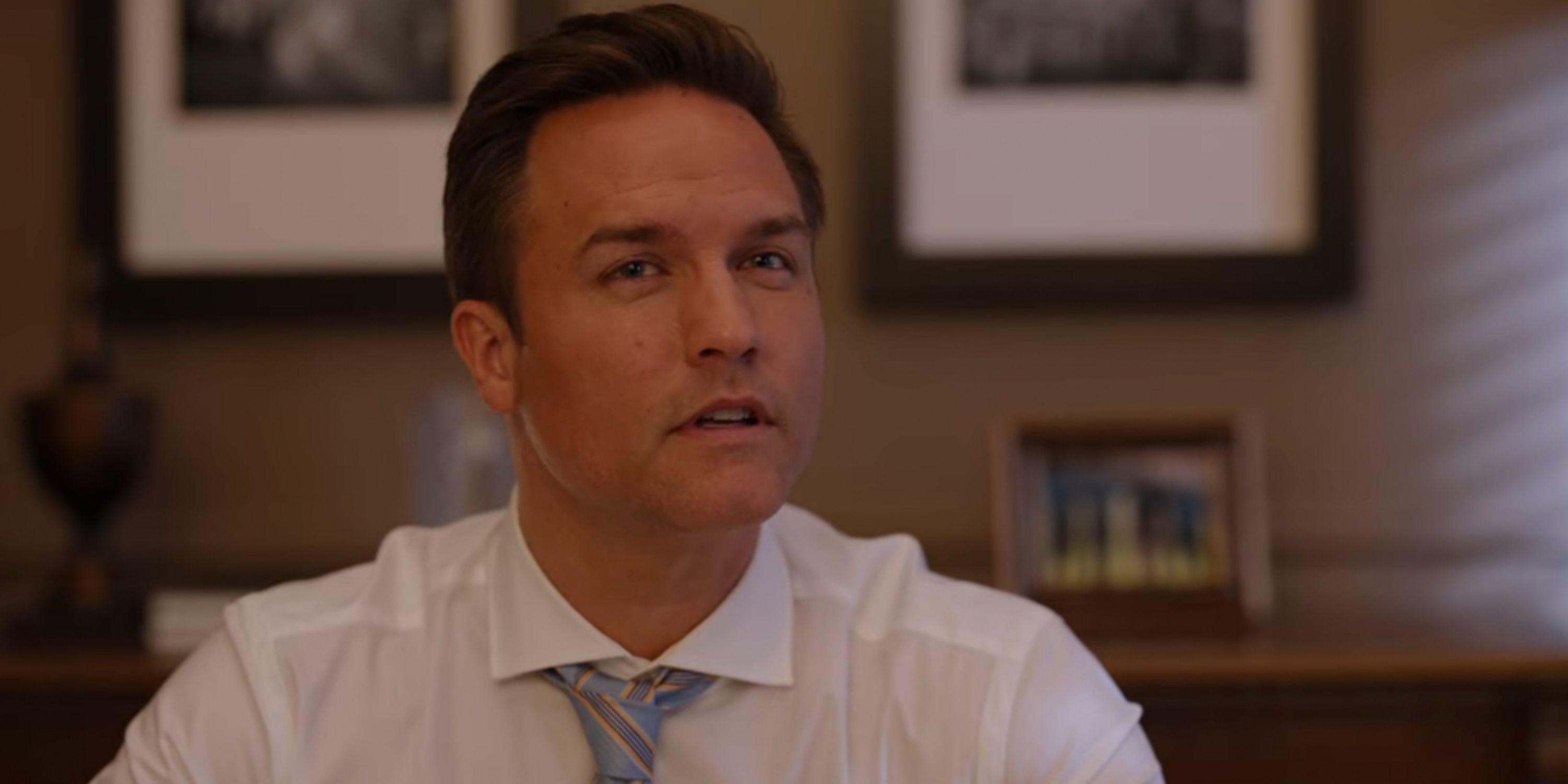Scott Porter in Ginny & Georgia on Netflix