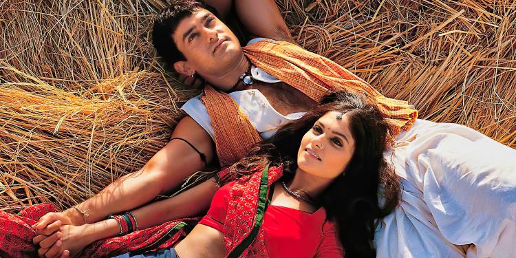 Bhuvan and Gauri laying together in Lagaan