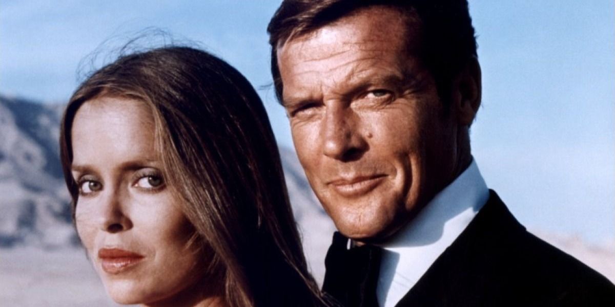 10 momentos de Roger Moore James Bond que no se mantienen hoy