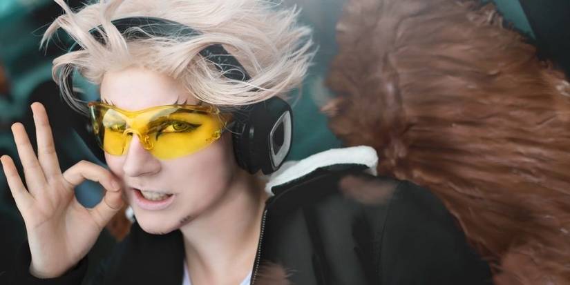 My Hero Academia: 10 Awesome Examples Of Hawks Cosplay