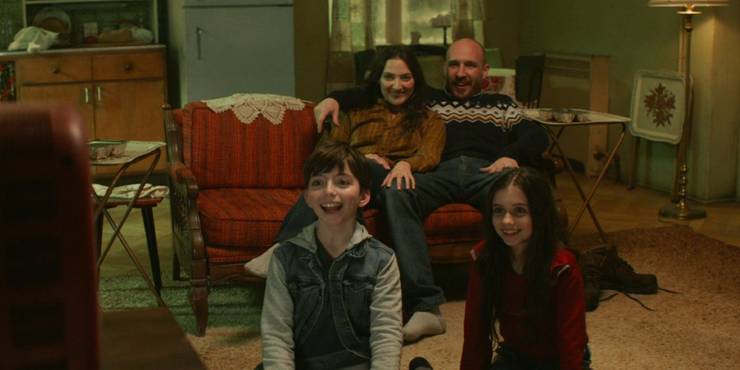 MCU: Worst Things To Ever Happened To Scarlet Witch 6 WandaVision Episode 8 Maximoff Family Watching TV.jpg?q=50&fit=crop&w=740&h=370&dpr=1