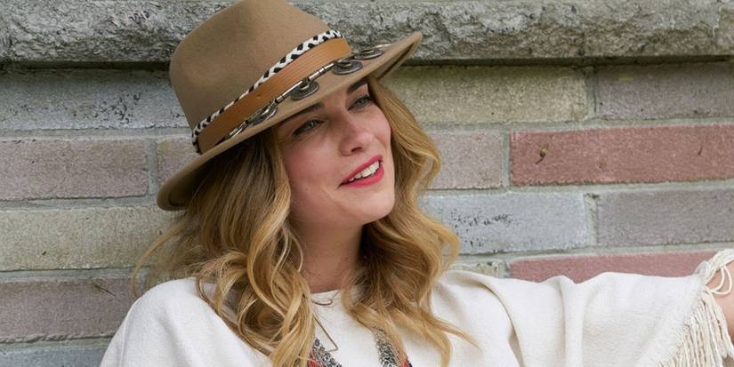 Schitt's Creek: Why Alexis Is Actually The Show's Main Character