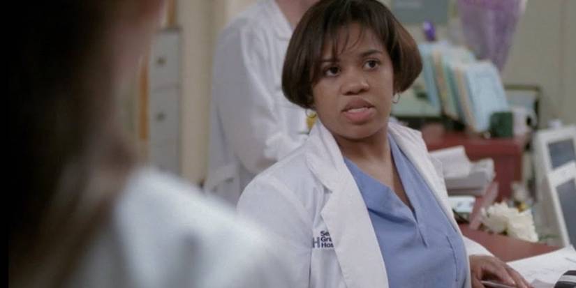 Bailey looking serious at the hospital in season 1 of Grey's Anatomy