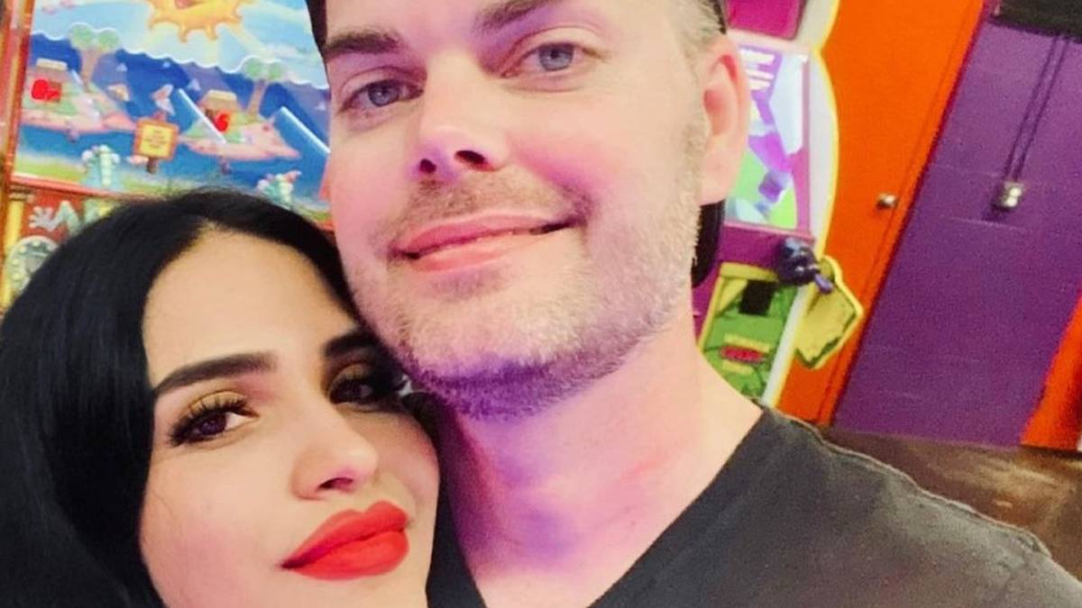 90 Day Fiance's Tim Malcolm & Linda Ramirez hugging and smiling